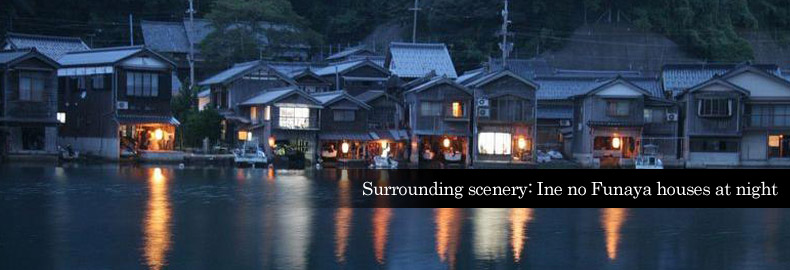 Surrounding scenery: Ine no Funaya houses at night